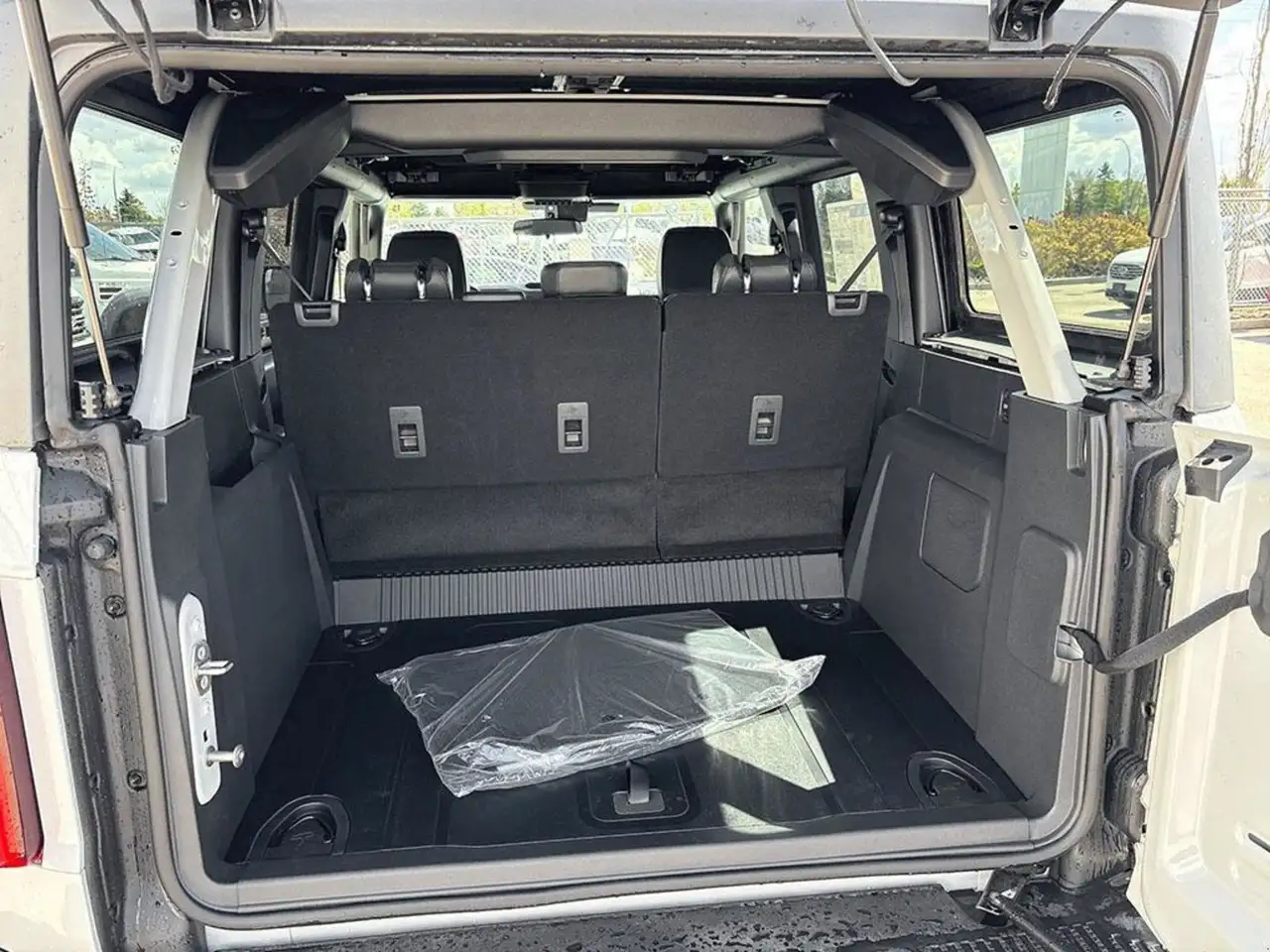 Ford Bronco photo Ford Bronco