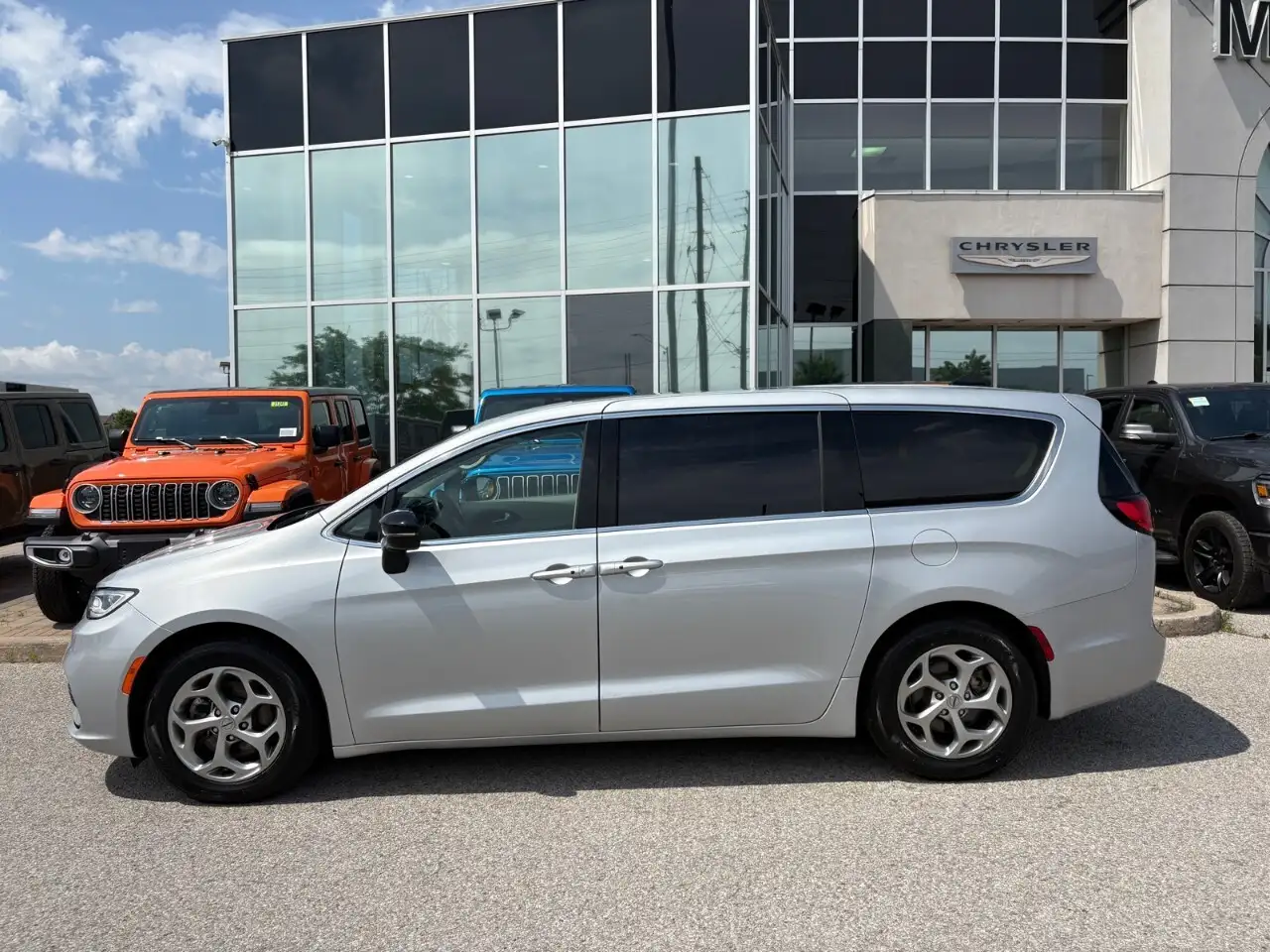 Chrysler Pacifica снимка Chrysler Pacifica