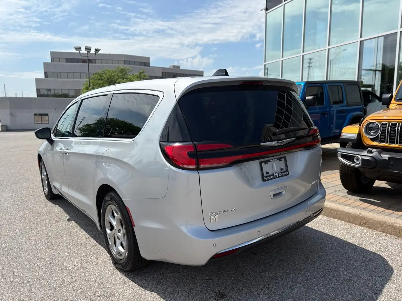 Chrysler Pacifica снимка Chrysler Pacifica