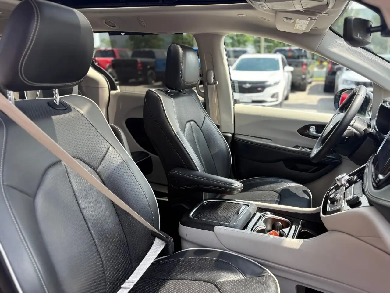 Chrysler Pacifica снимка Chrysler Pacifica