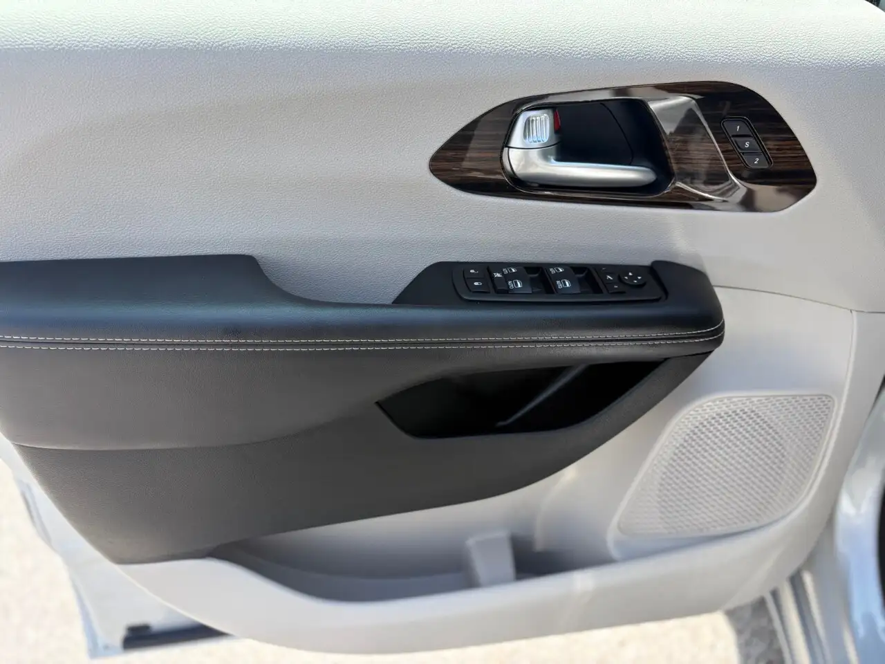 Chrysler Pacifica снимка Chrysler Pacifica
