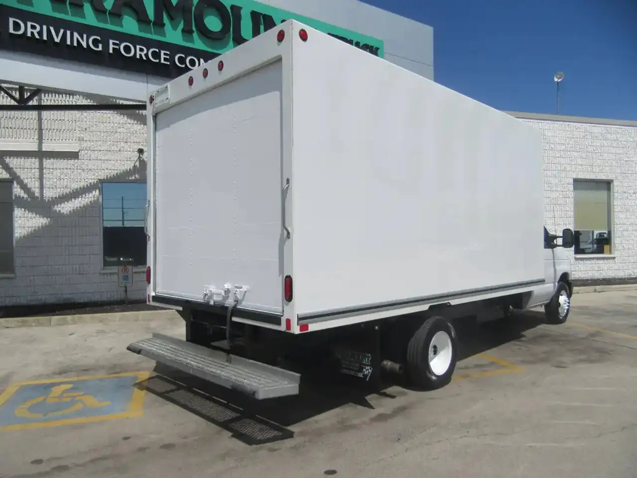 2025 Ford E-450