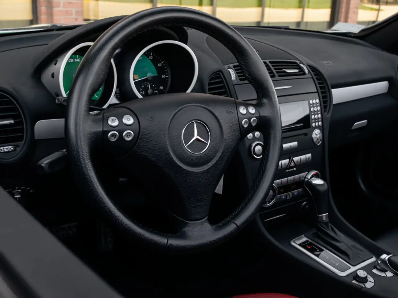 Mercedes-Benz SLK снимка Mercedes-Benz SLK