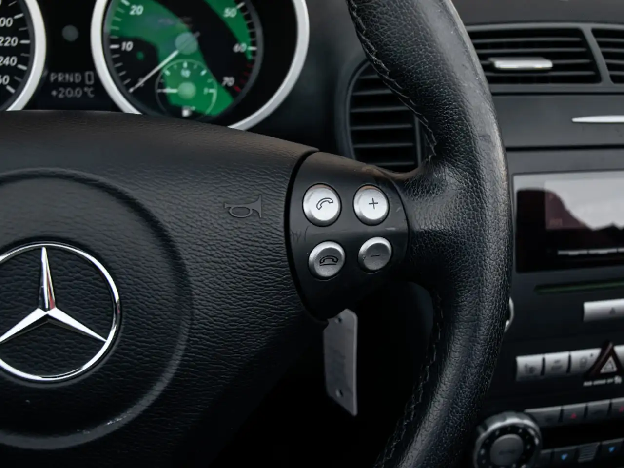 Mercedes-Benz SLK снимка Mercedes-Benz SLK