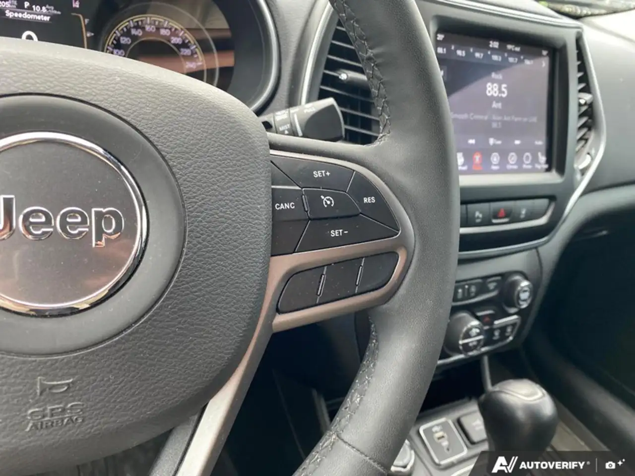 Jeep Cherokee снимка Jeep Cherokee