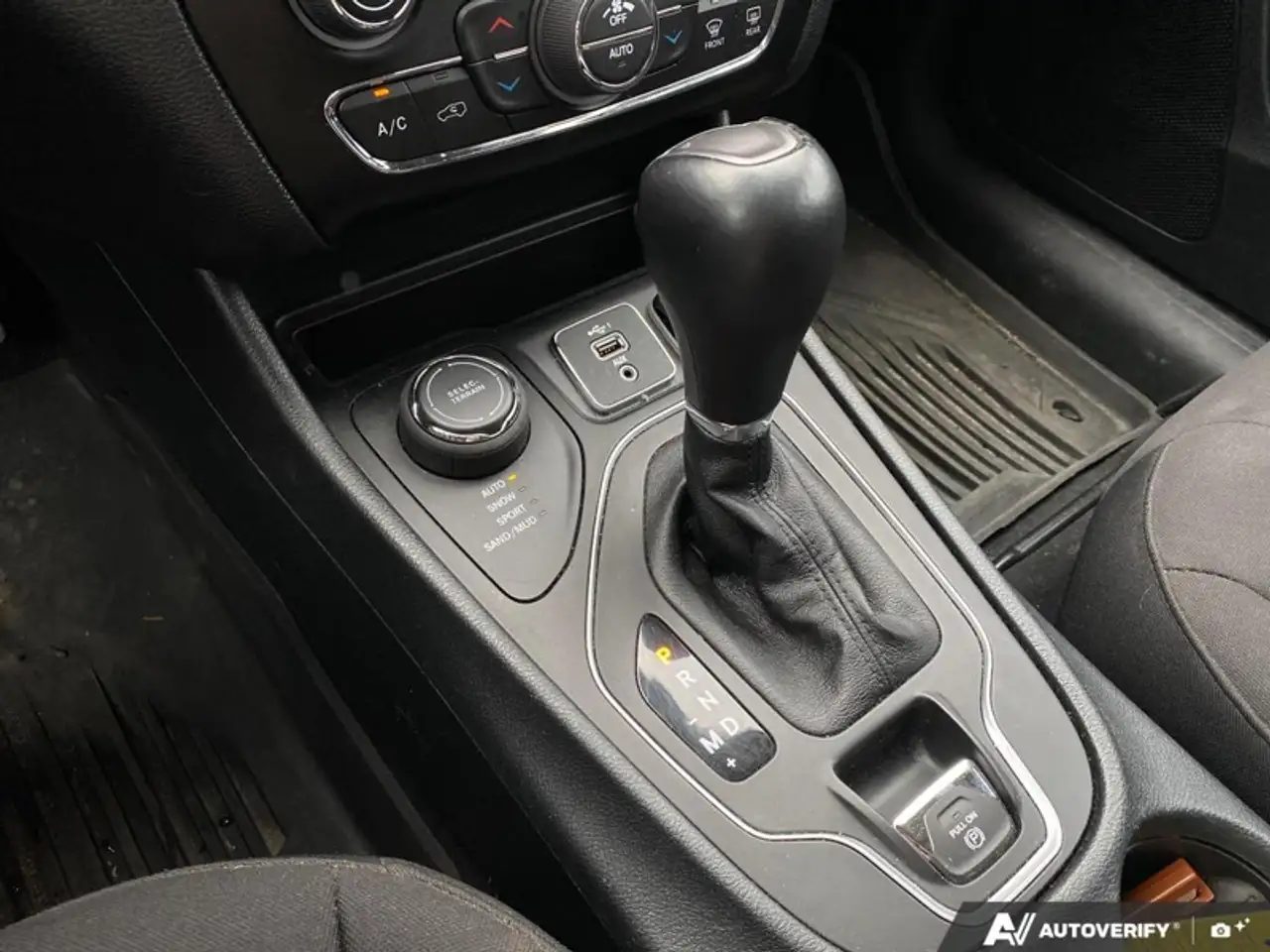 Jeep Cherokee снимка Jeep Cherokee