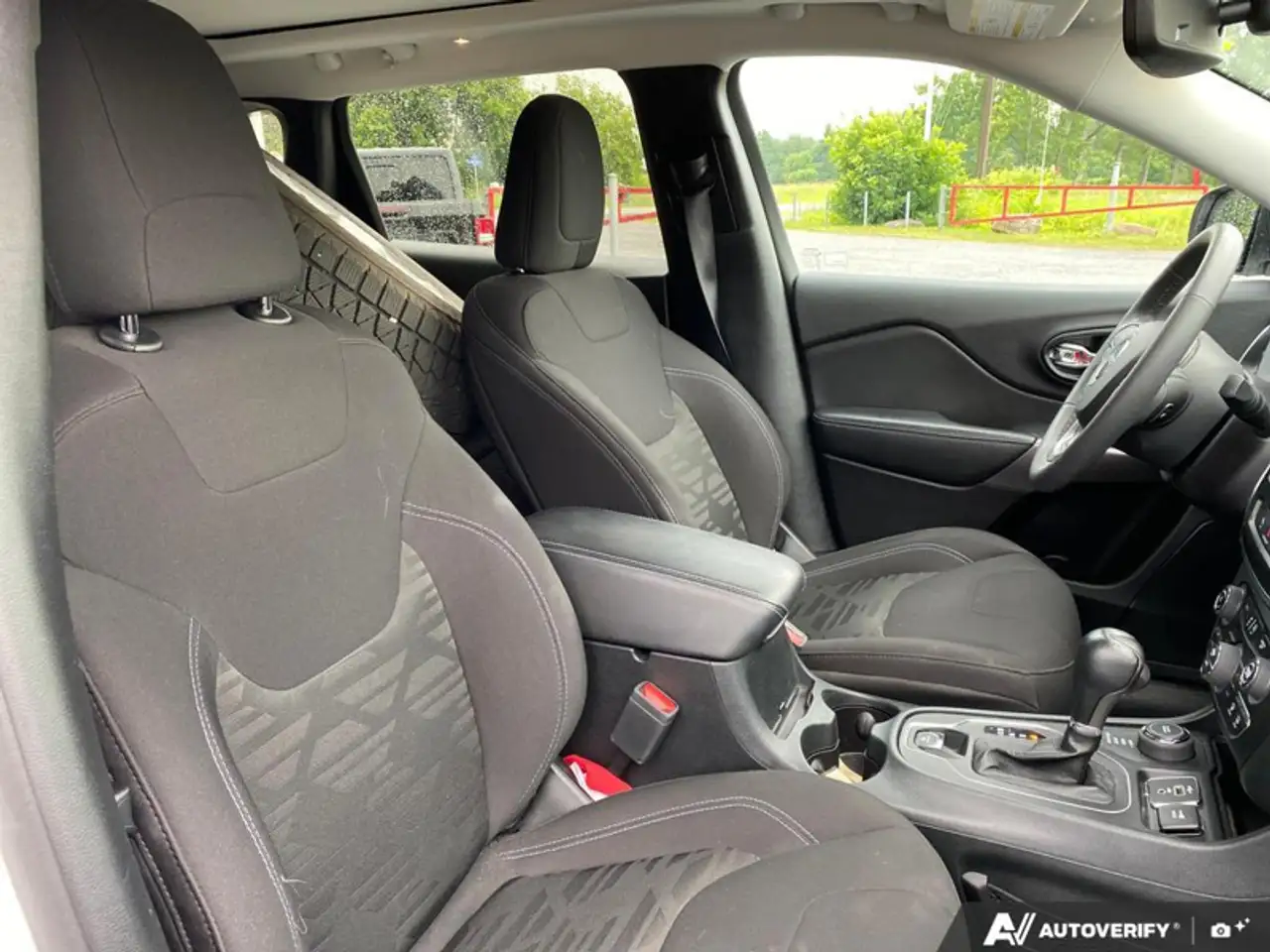 Jeep Cherokee снимка Jeep Cherokee