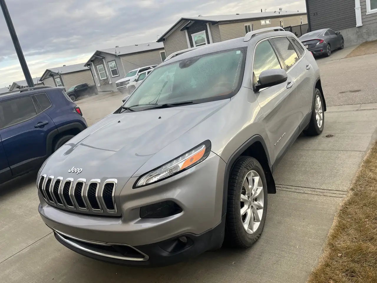 Jeep Cherokee снимка Jeep Cherokee