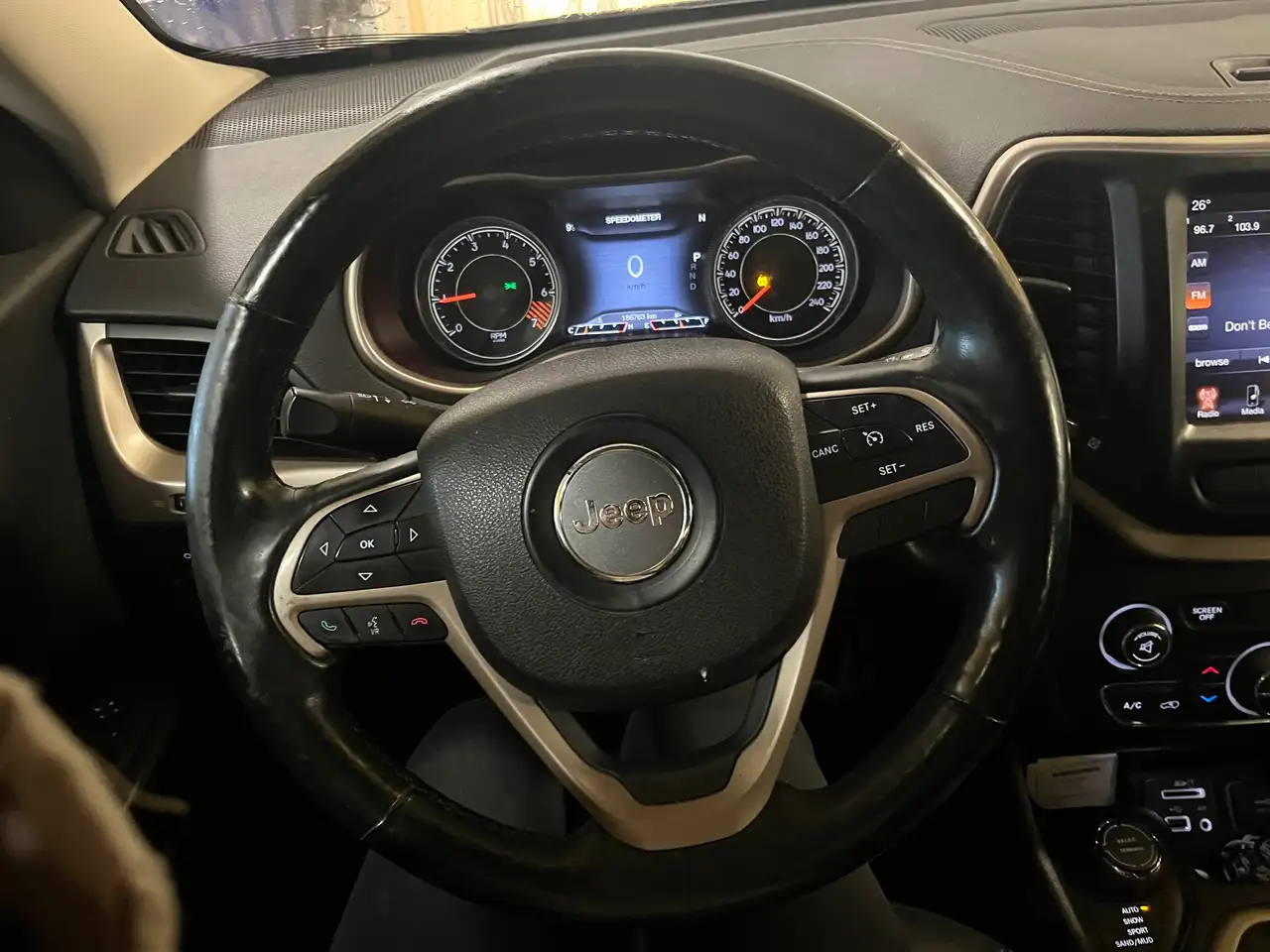 Jeep Cherokee снимка Jeep Cherokee