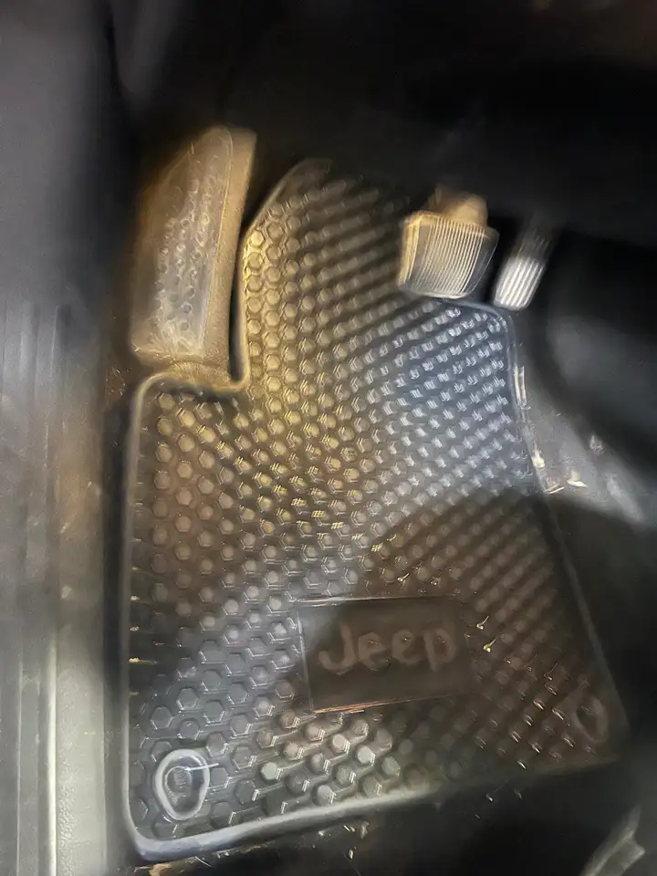 Jeep Cherokee снимка Jeep Cherokee