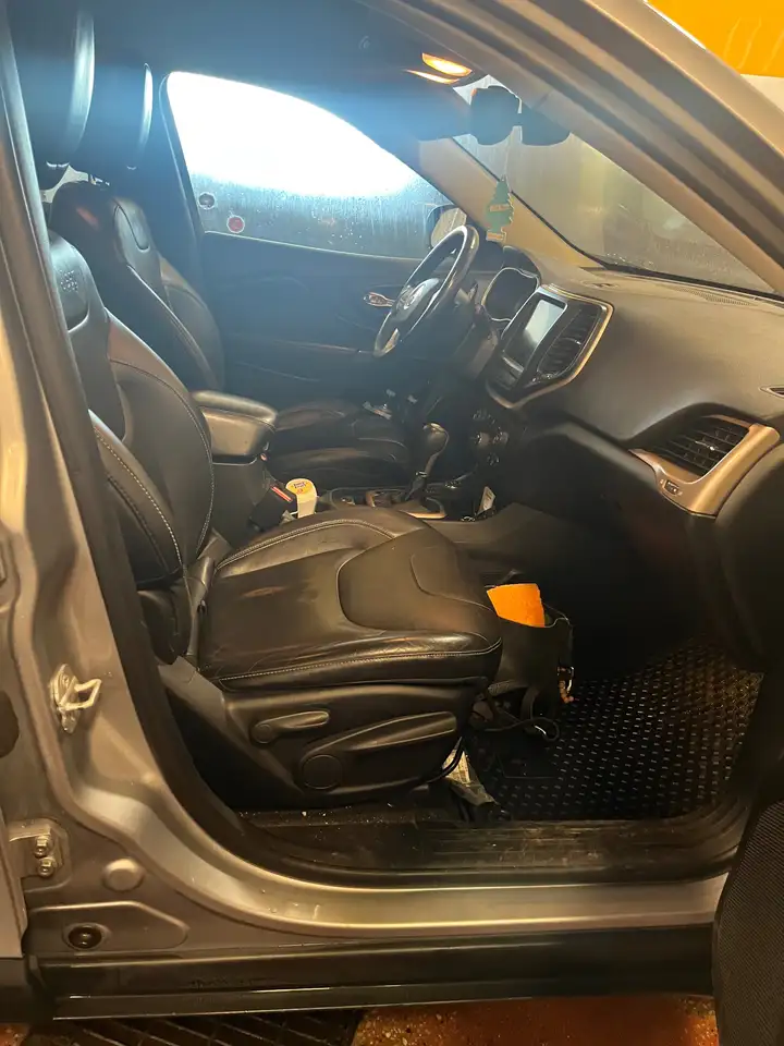 Jeep Cherokee снимка Jeep Cherokee