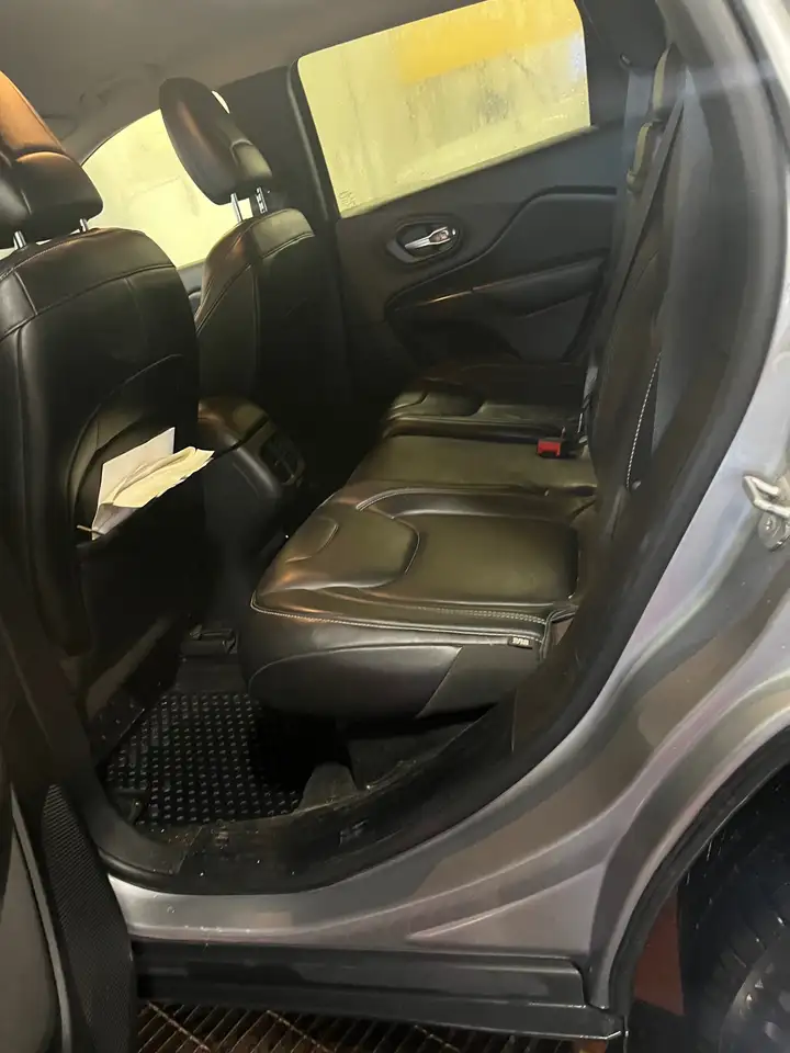 Jeep Cherokee снимка Jeep Cherokee