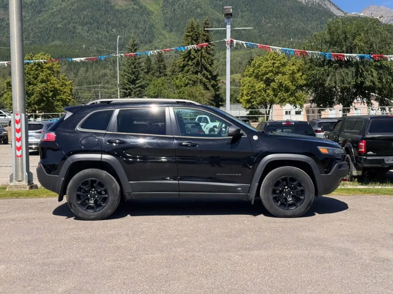 Jeep Cherokee photo Jeep Cherokee