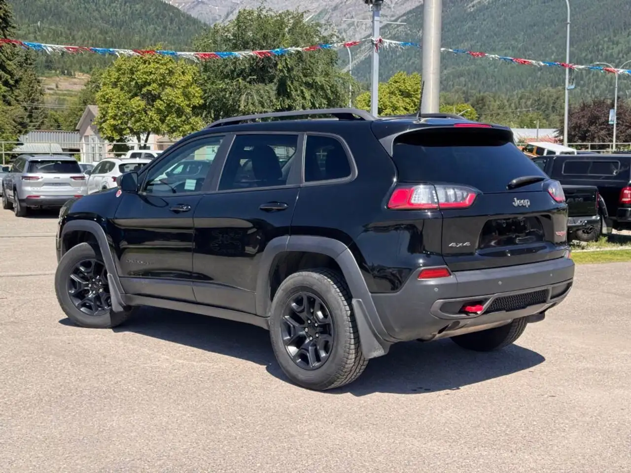 Jeep Cherokee photo Jeep Cherokee