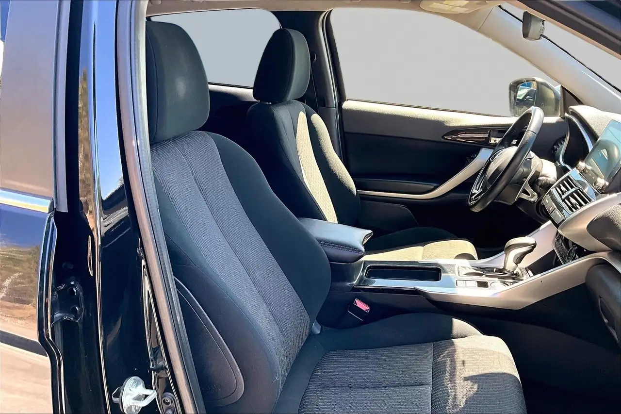Mitsubishi Eclipse Cross снимка Mitsubishi Eclipse Cross