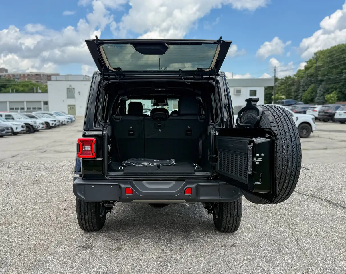 Jeep Wrangler photo Jeep Wrangler