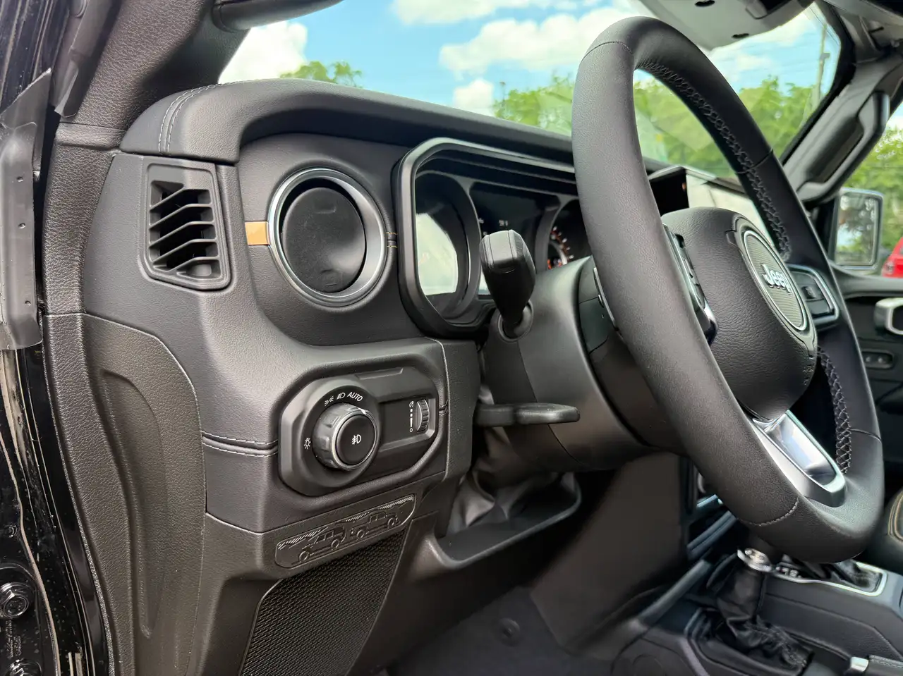 Jeep Wrangler photo Jeep Wrangler