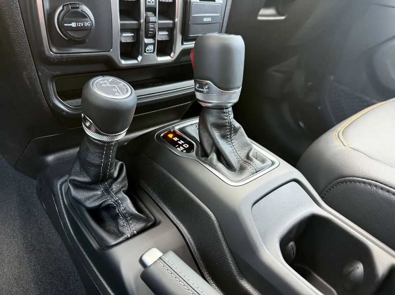 Jeep Wrangler photo Jeep Wrangler