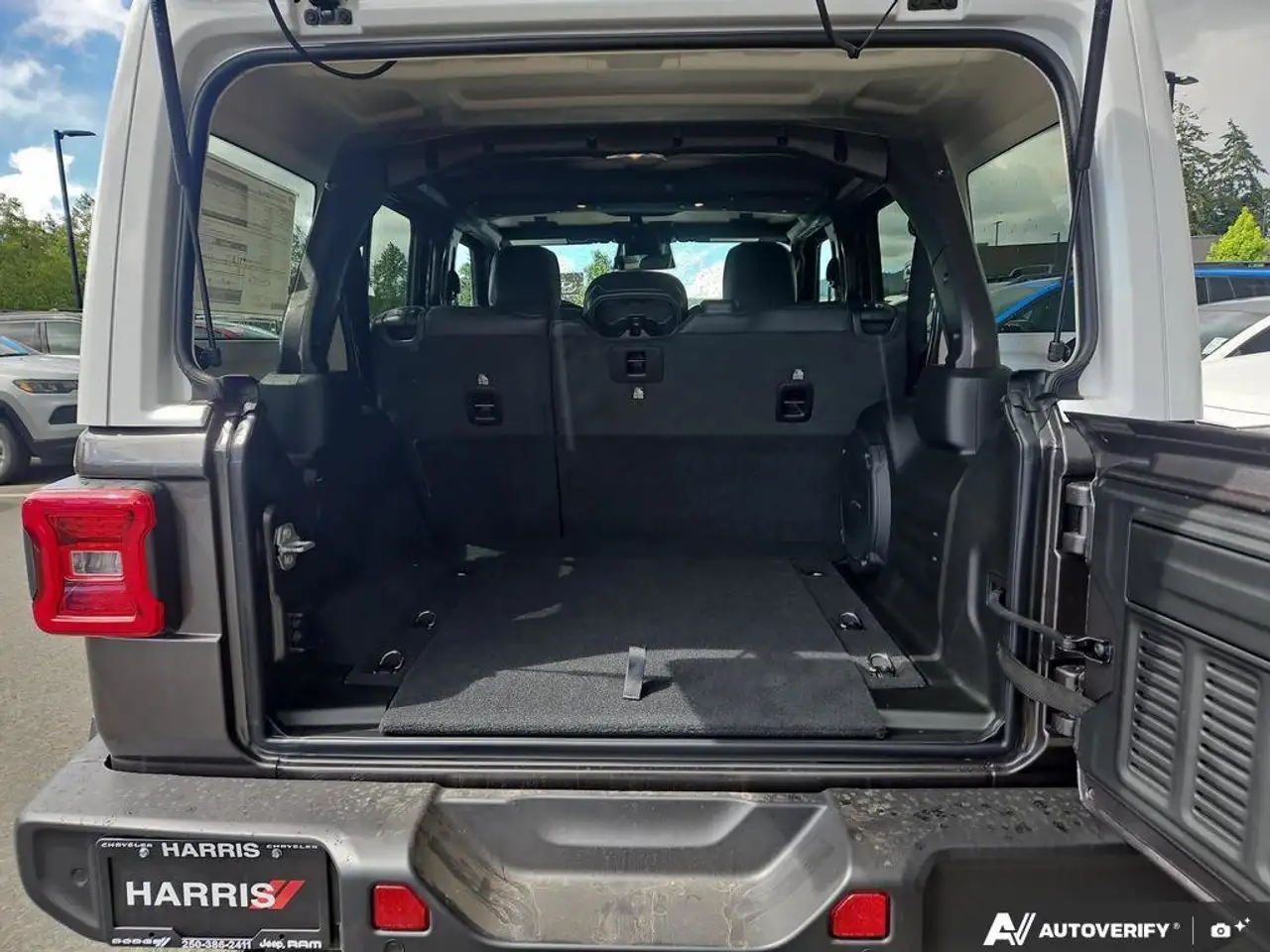 Jeep Wrangler photo Jeep Wrangler