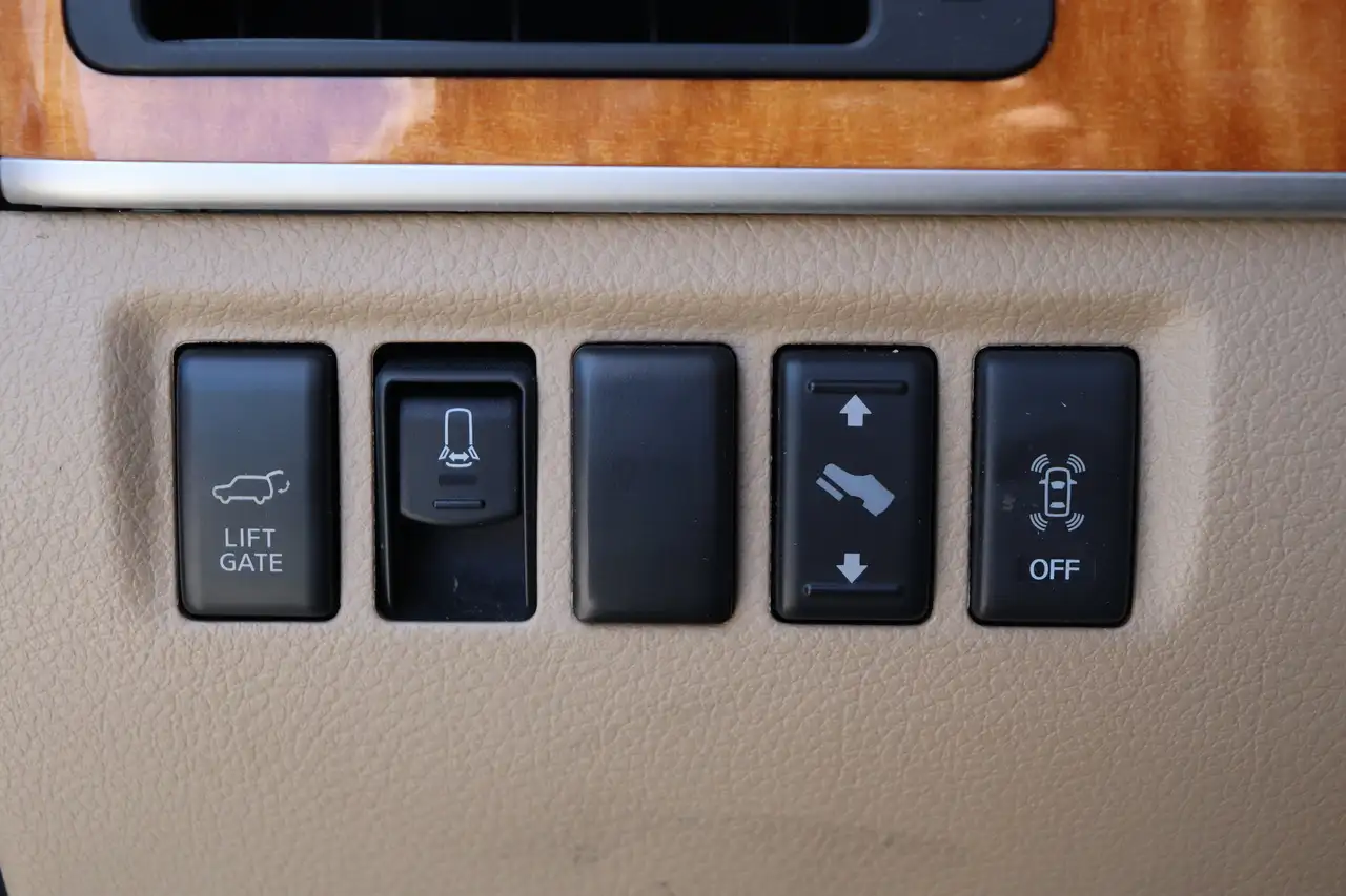 Nissan Armada снимка Nissan Armada