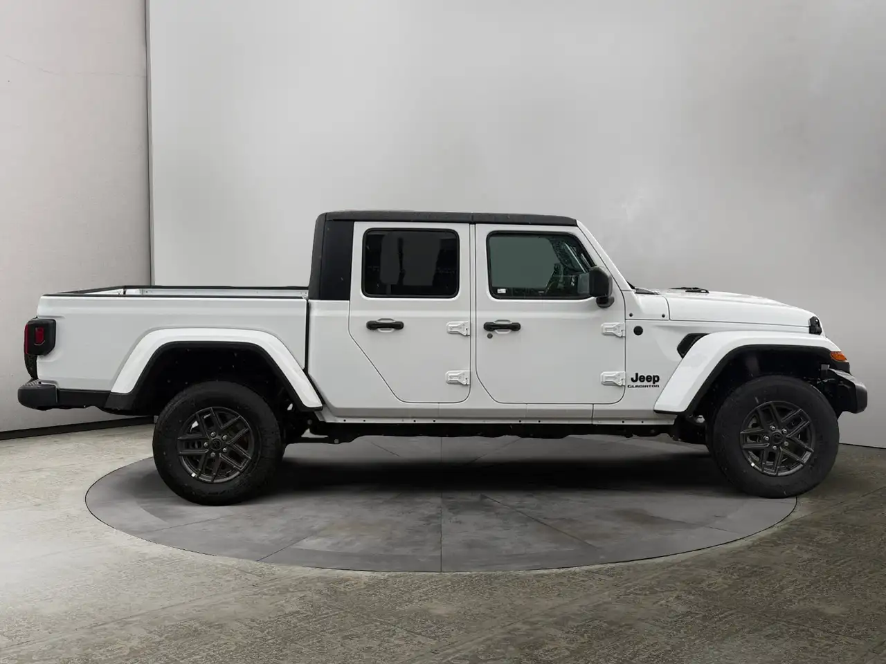 Jeep Gladiator photo Jeep Gladiator