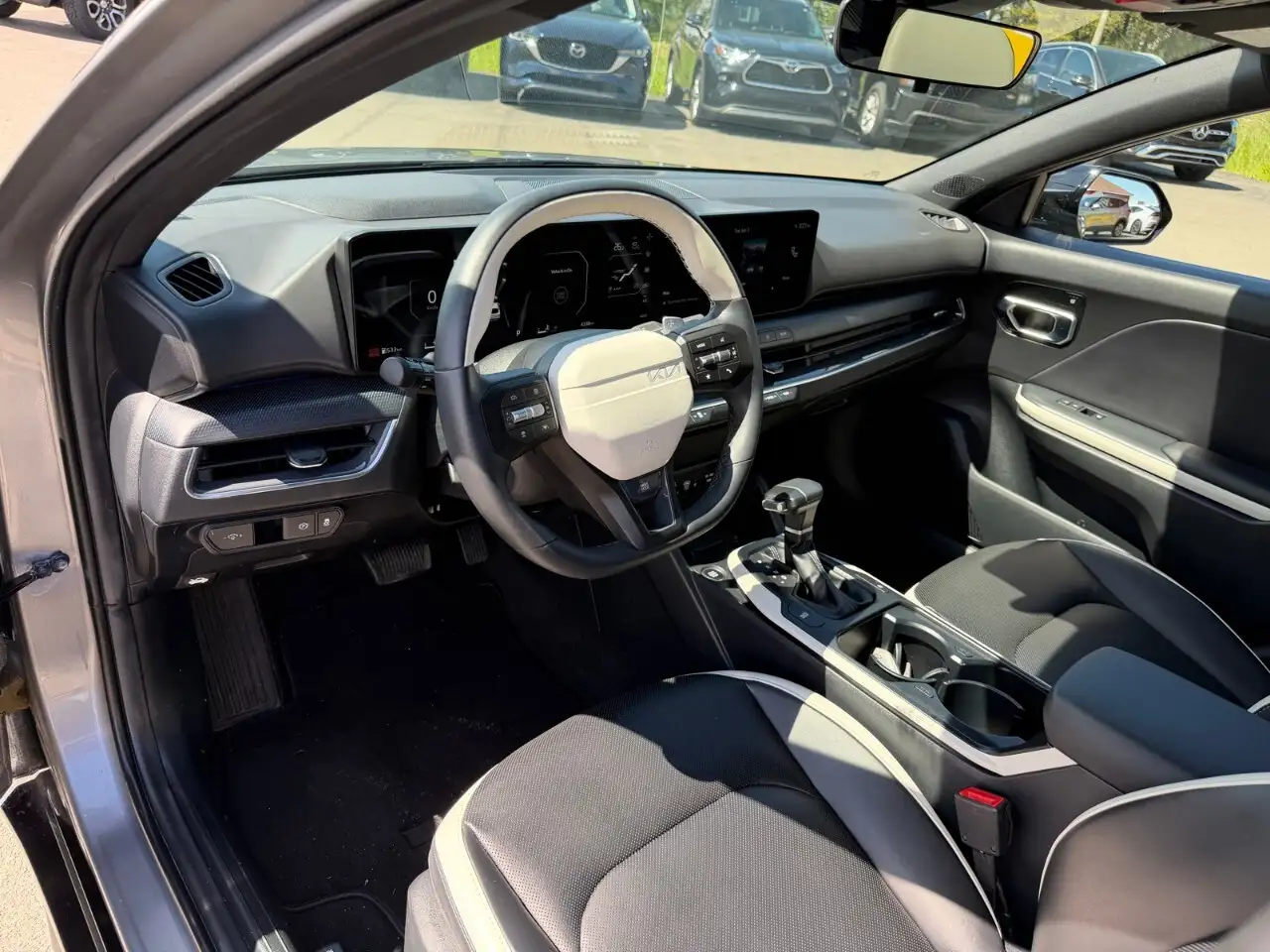 Kia K4 снимка Kia K4