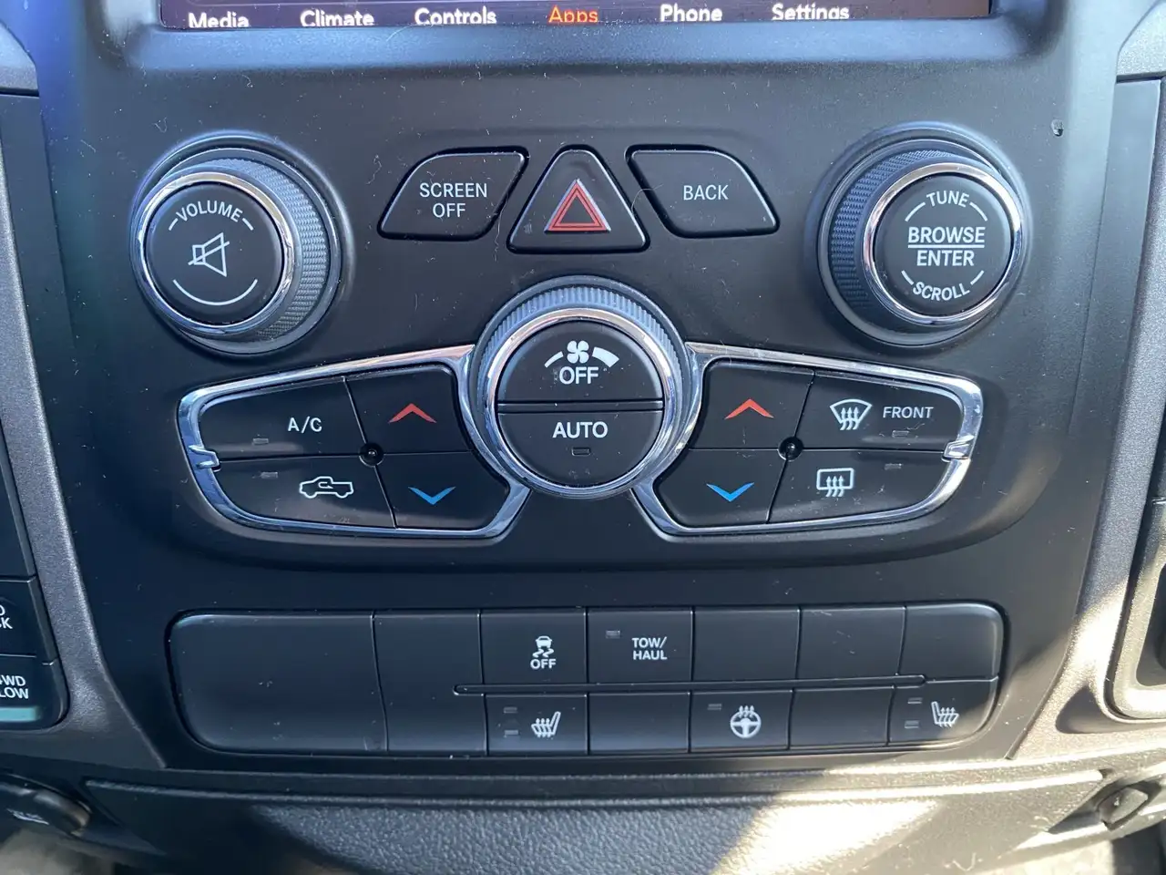 RAM 1500 снимка RAM 1500
