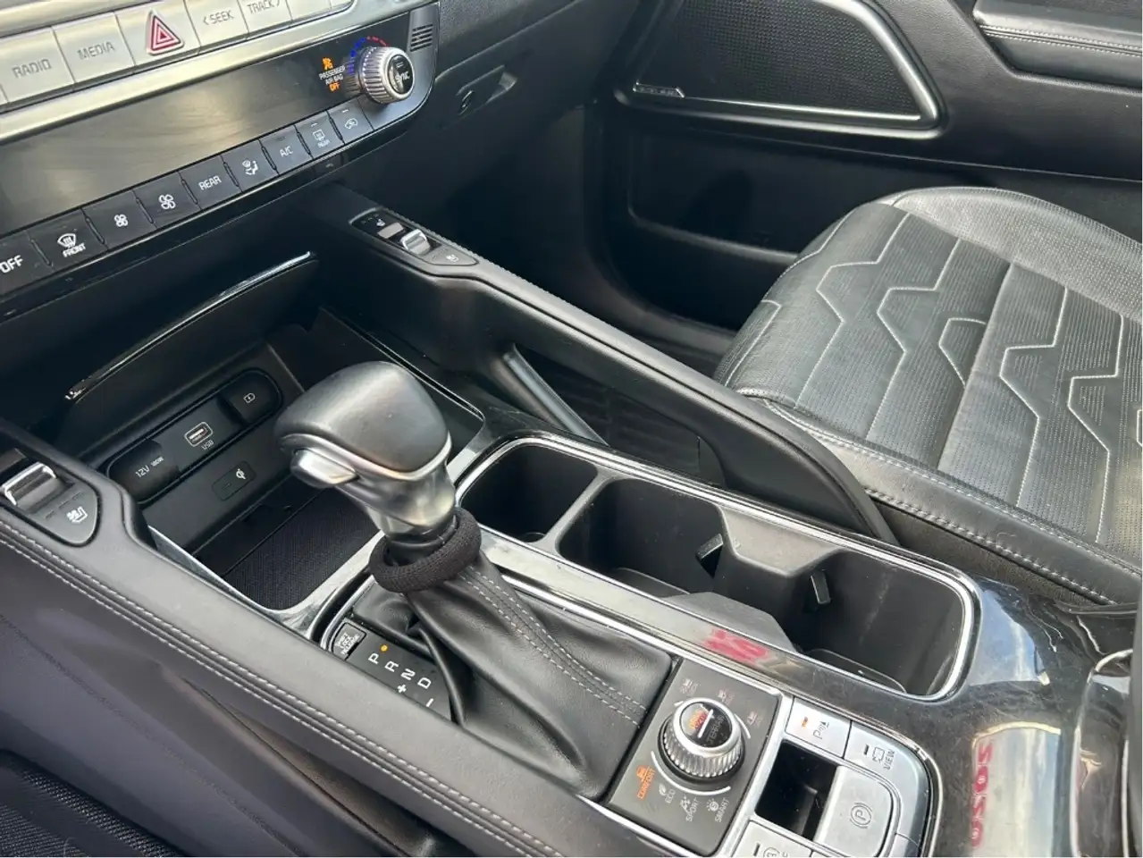 Kia Telluride снимка Kia Telluride