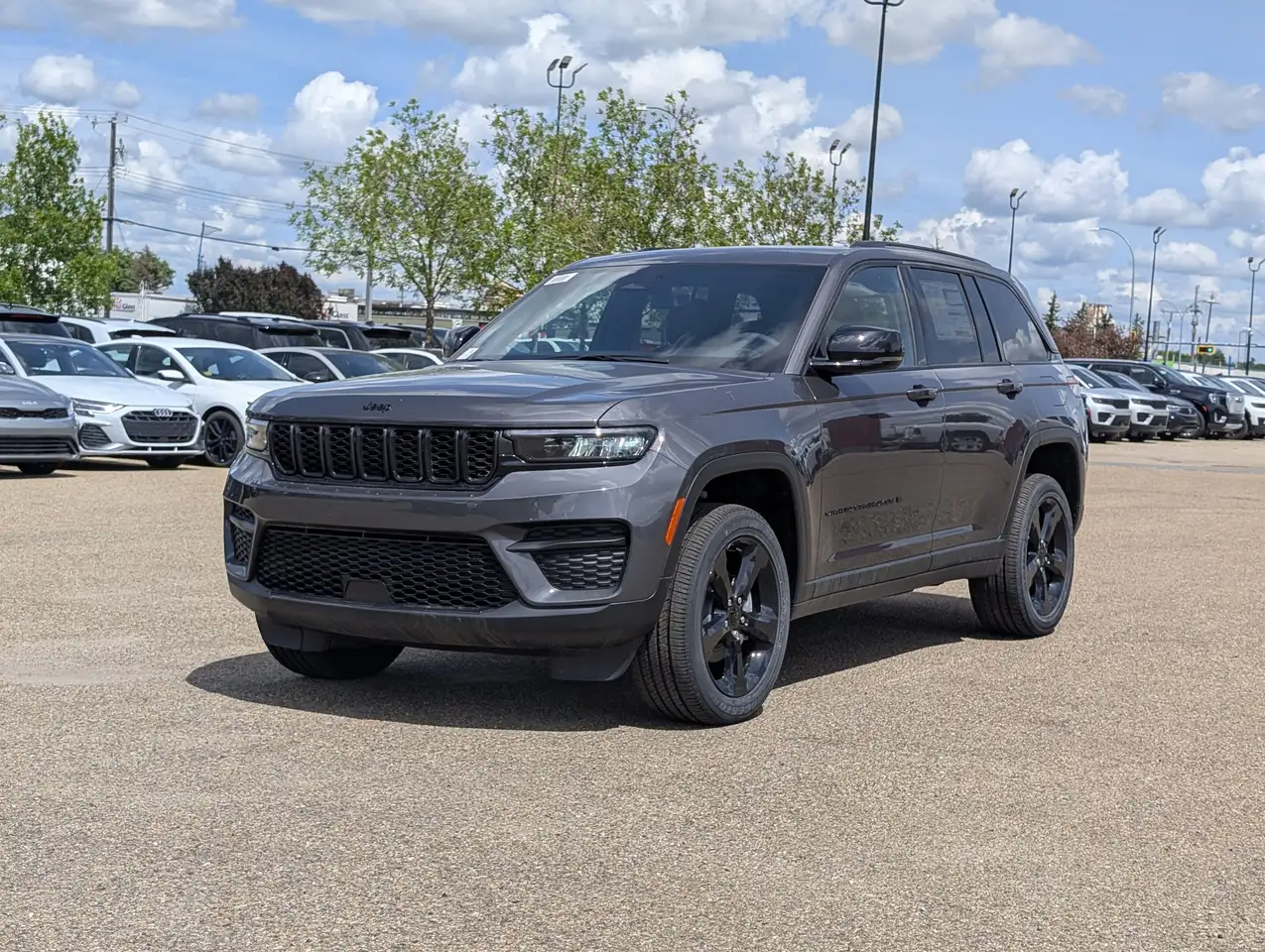Jeep Grand Cherokee photo Jeep Grand Cherokee