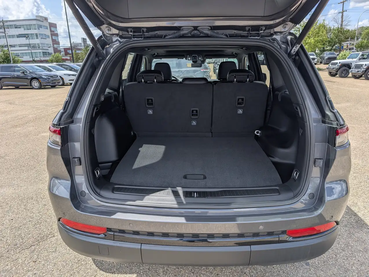 Jeep Grand Cherokee photo Jeep Grand Cherokee