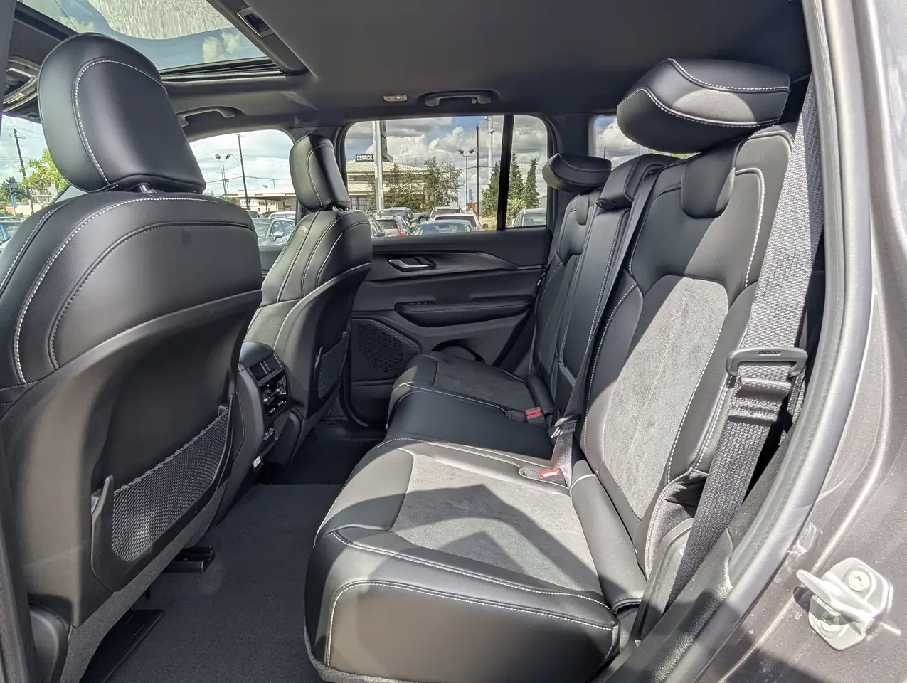 Jeep Grand Cherokee photo Jeep Grand Cherokee