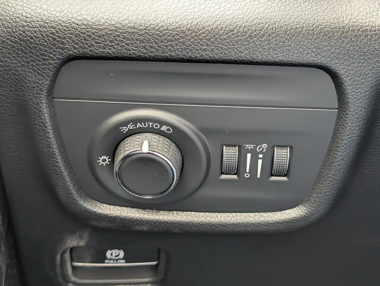 Jeep Grand Cherokee photo Jeep Grand Cherokee