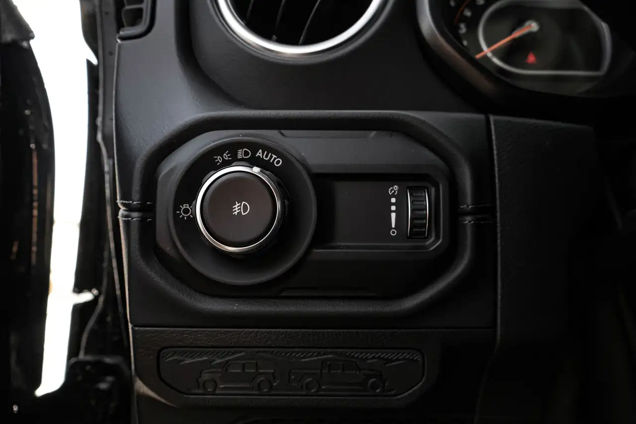Jeep Wrangler снимка Jeep Wrangler
