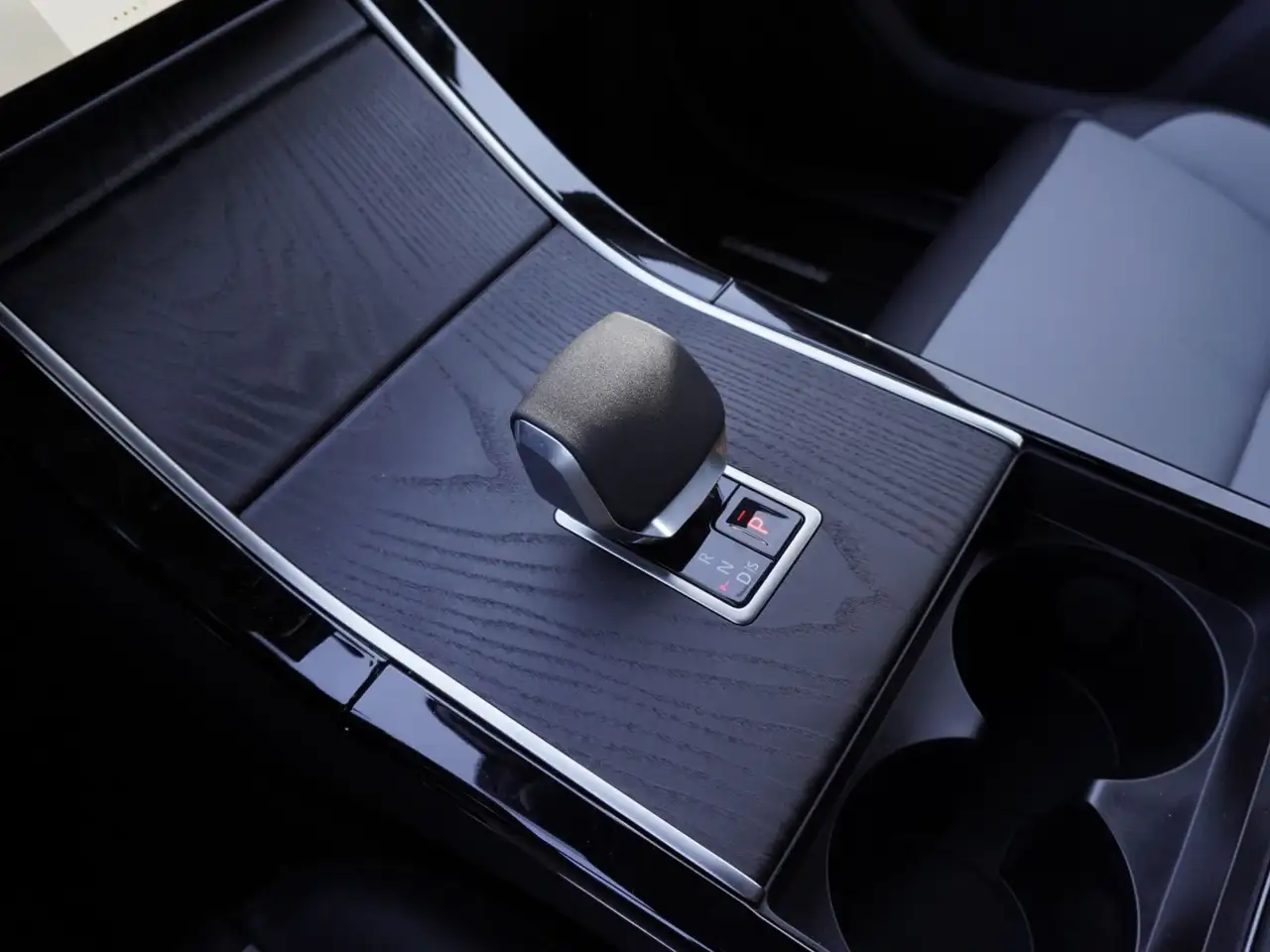 Land Rover Range Rover Velar снимка Land Rover Range Rover Velar