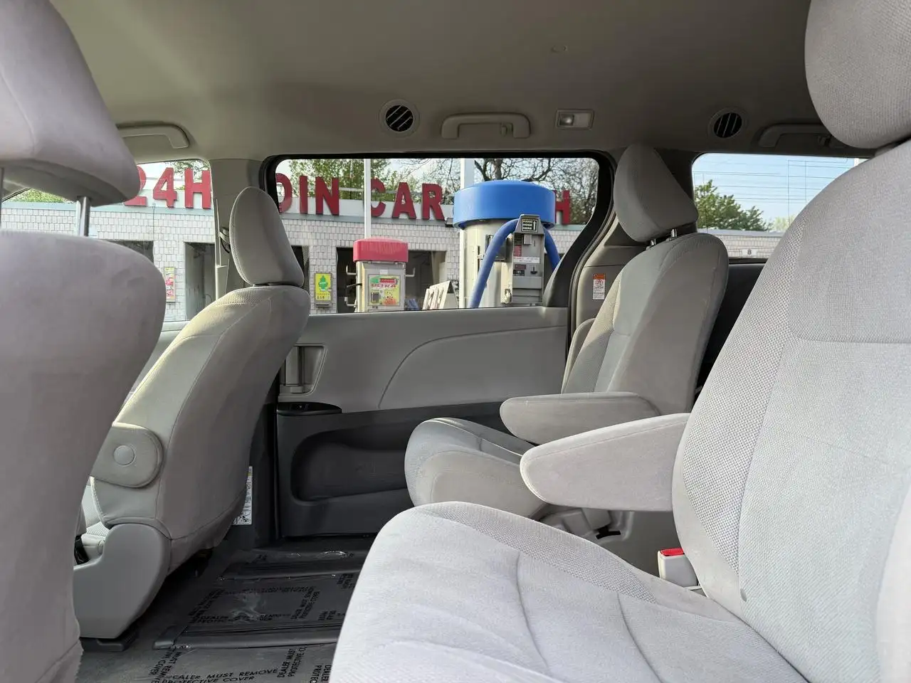 Toyota Sienna снимка Toyota Sienna