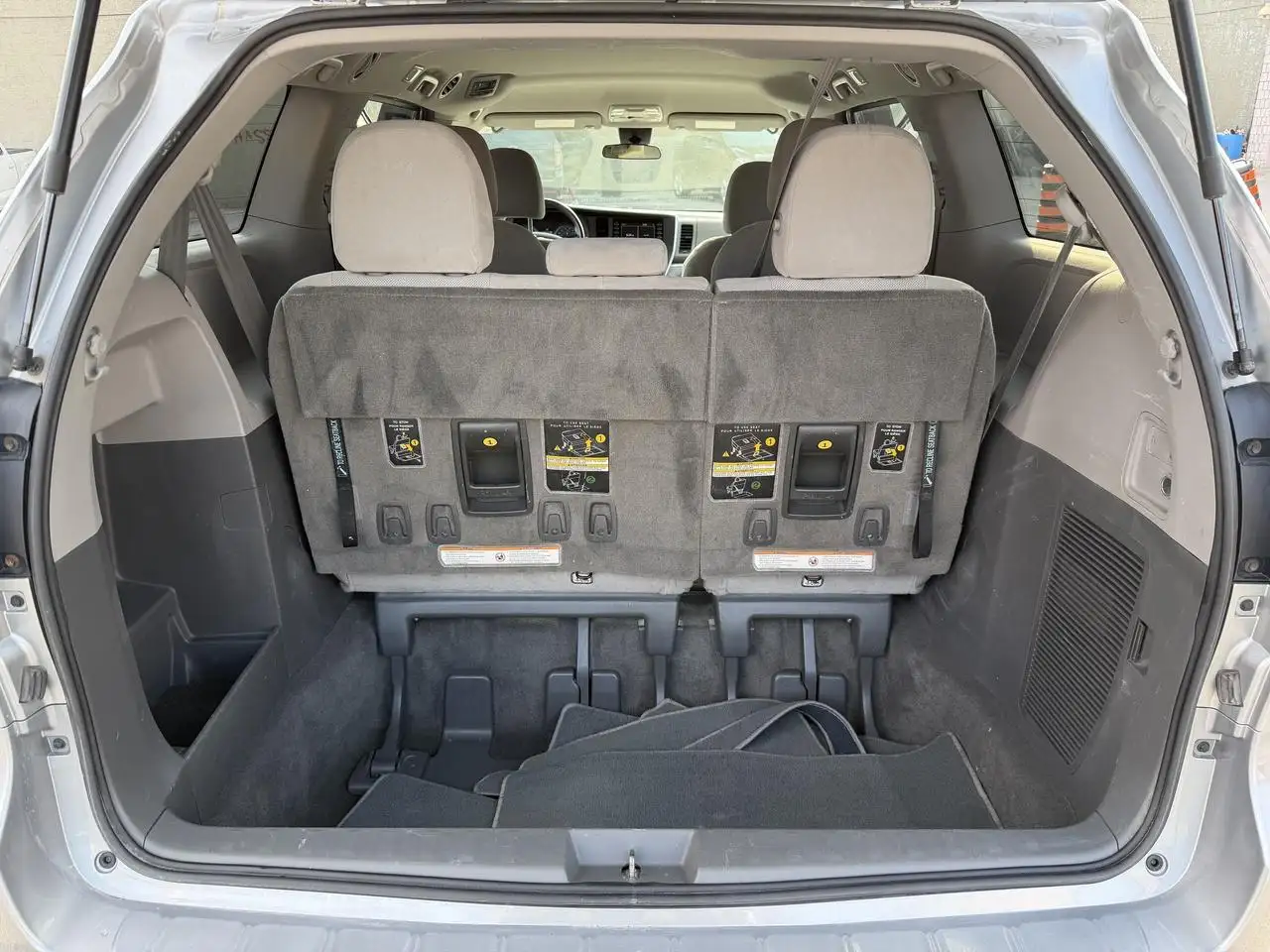 Toyota Sienna снимка Toyota Sienna