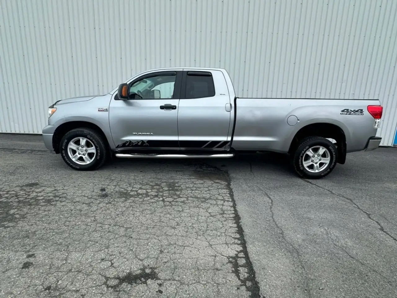 Toyota Tundra photo Toyota Tundra