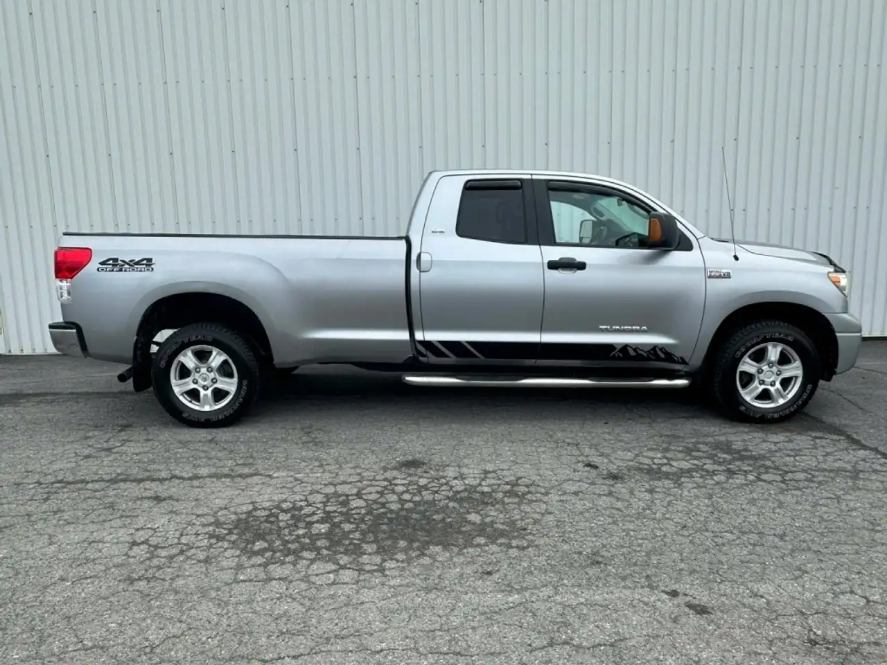 Toyota Tundra photo Toyota Tundra