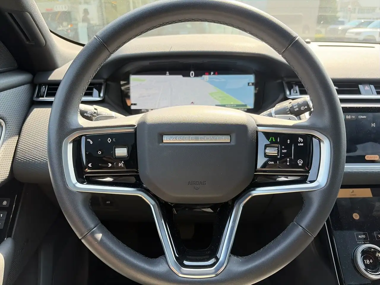 Land Rover Range Rover Velar photo Land Rover Range Rover Velar
