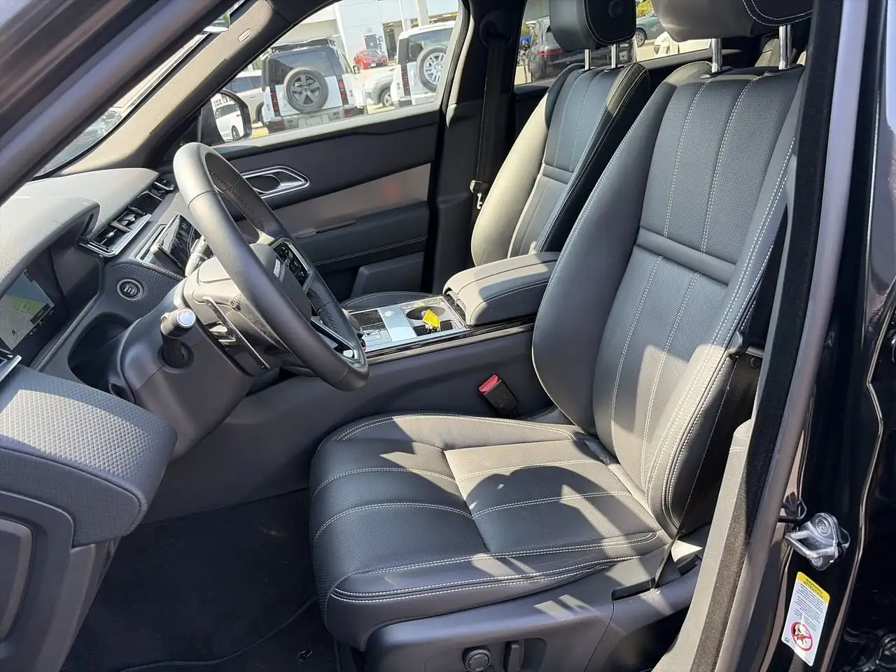 Land Rover Range Rover Velar photo Land Rover Range Rover Velar