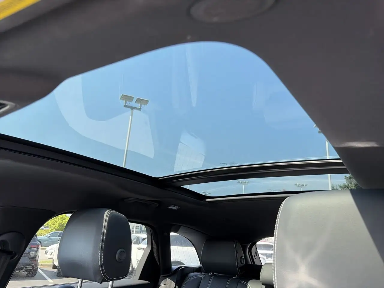 Land Rover Range Rover Velar photo Land Rover Range Rover Velar