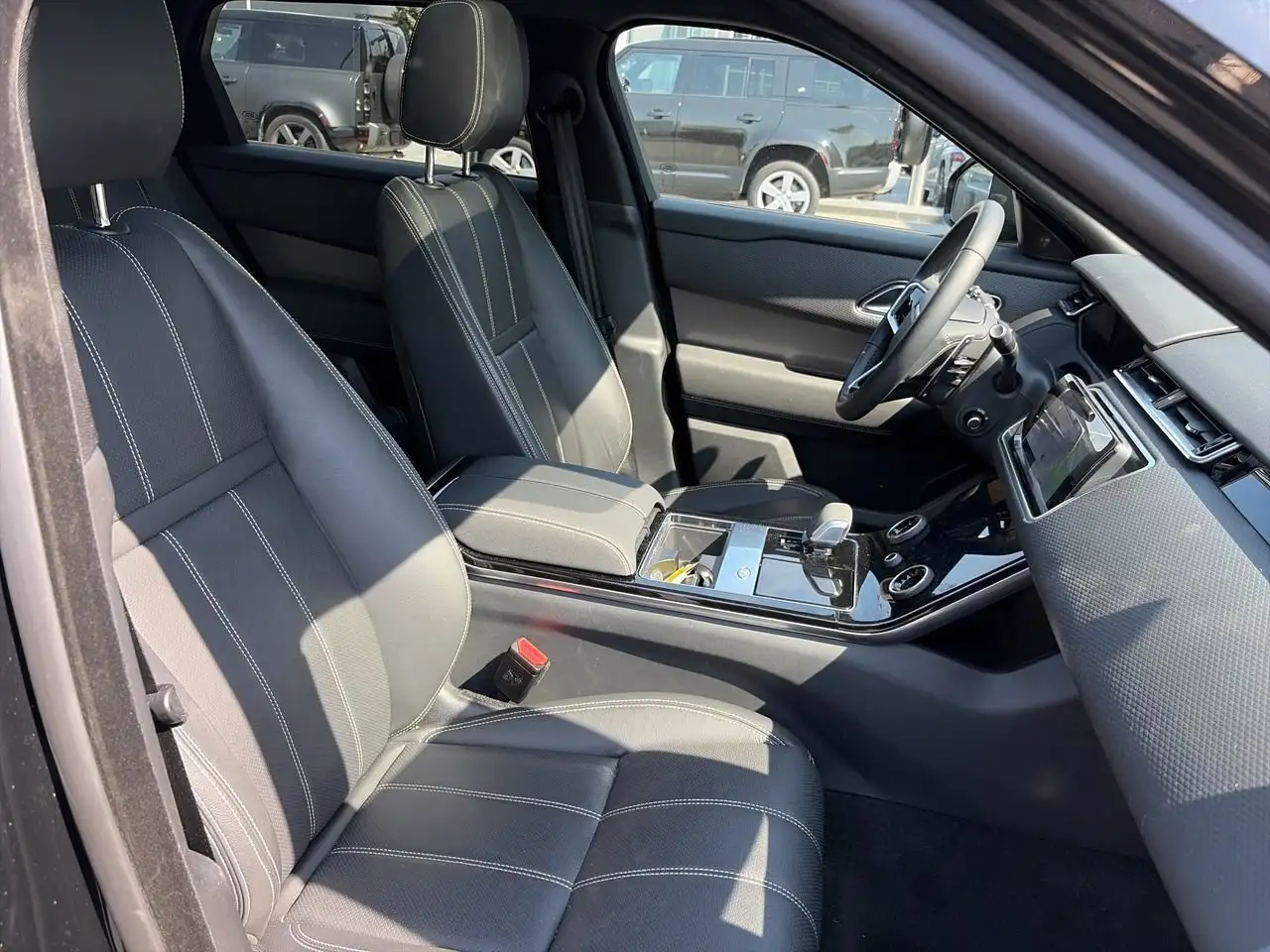 Land Rover Range Rover Velar photo Land Rover Range Rover Velar