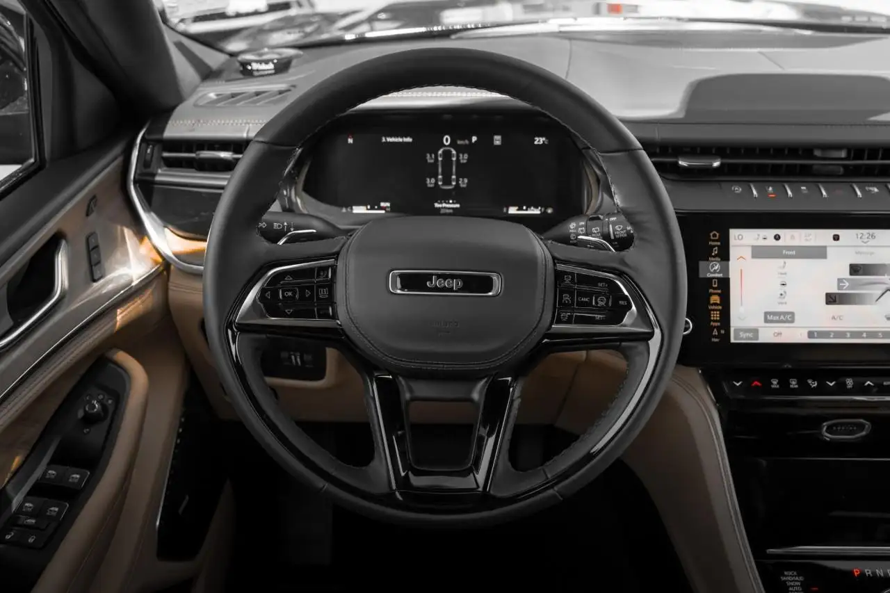 Jeep Grand Cherokee снимка Jeep Grand Cherokee