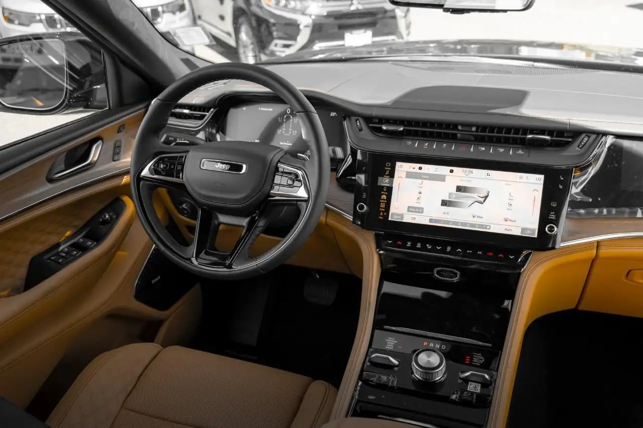 Jeep Grand Cherokee снимка Jeep Grand Cherokee