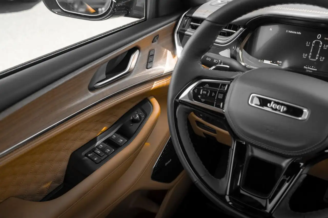 Jeep Grand Cherokee снимка Jeep Grand Cherokee