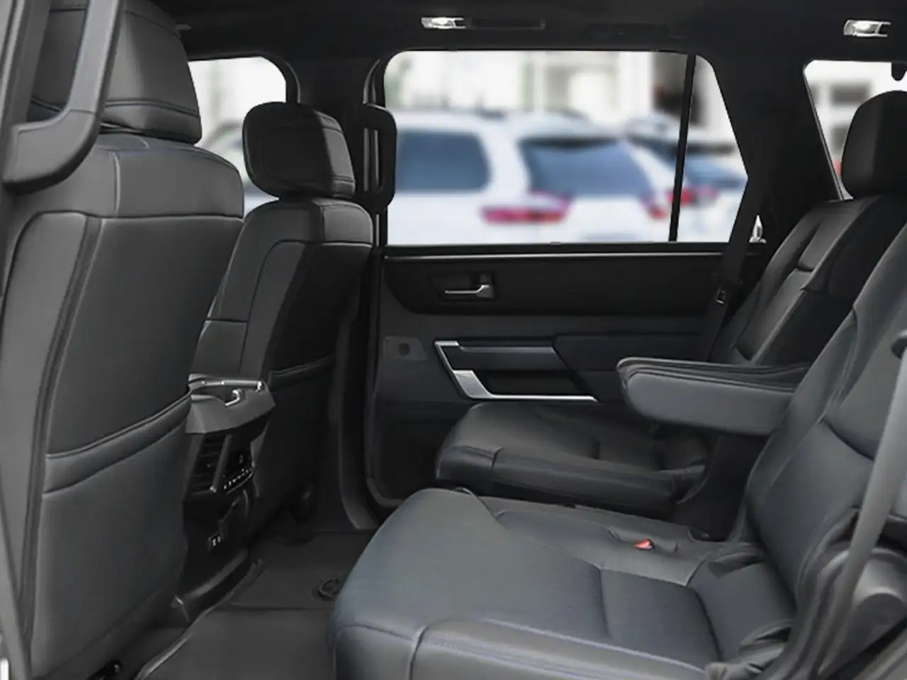 Toyota Sequoia снимка Toyota Sequoia