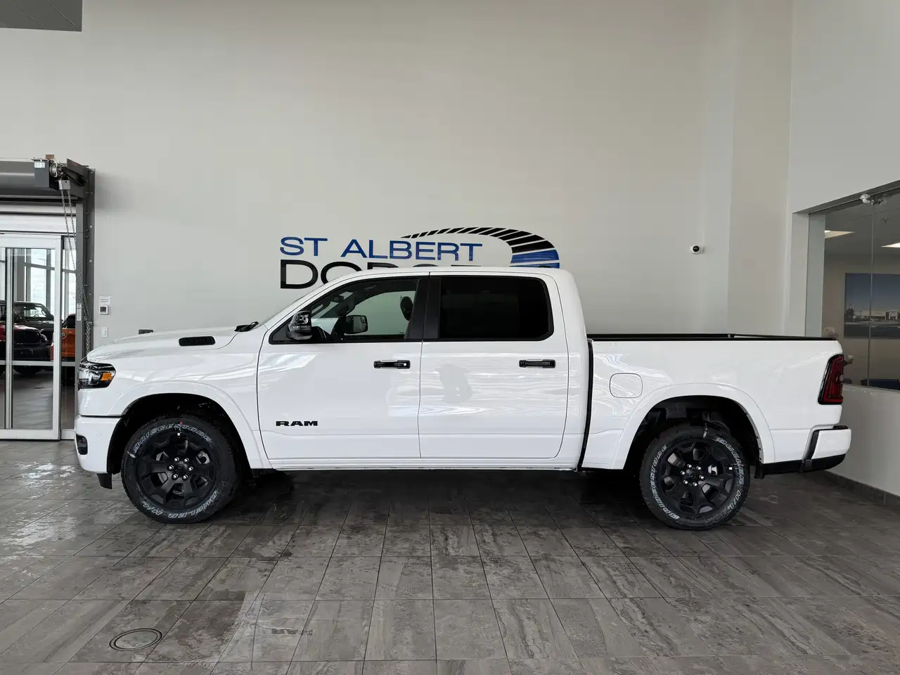 RAM 1500 снимка RAM 1500