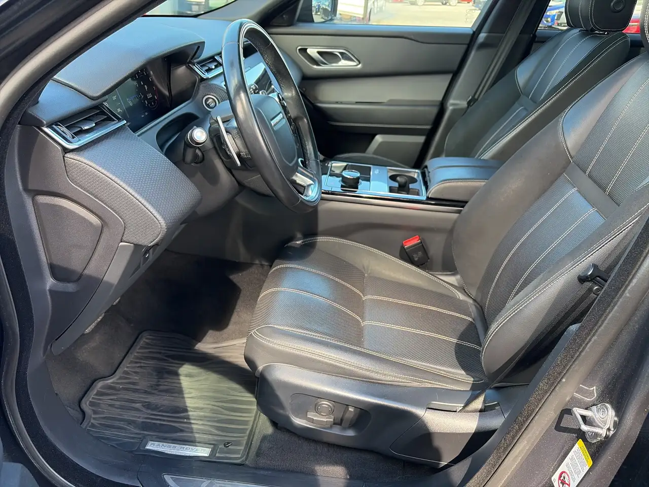 Land Rover Range Rover Velar photo Land Rover Range Rover Velar