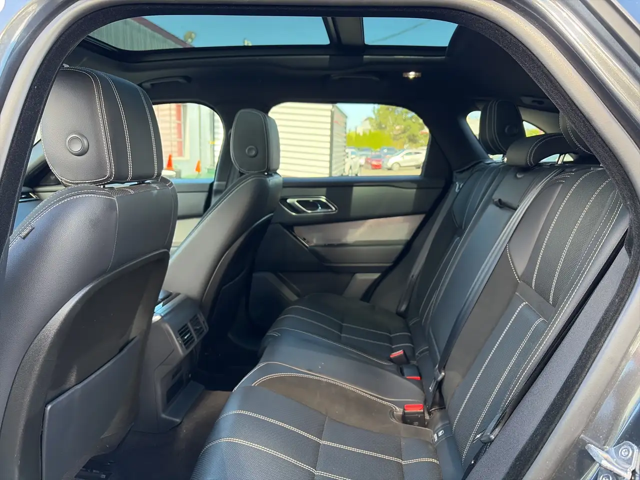 Land Rover Range Rover Velar photo Land Rover Range Rover Velar