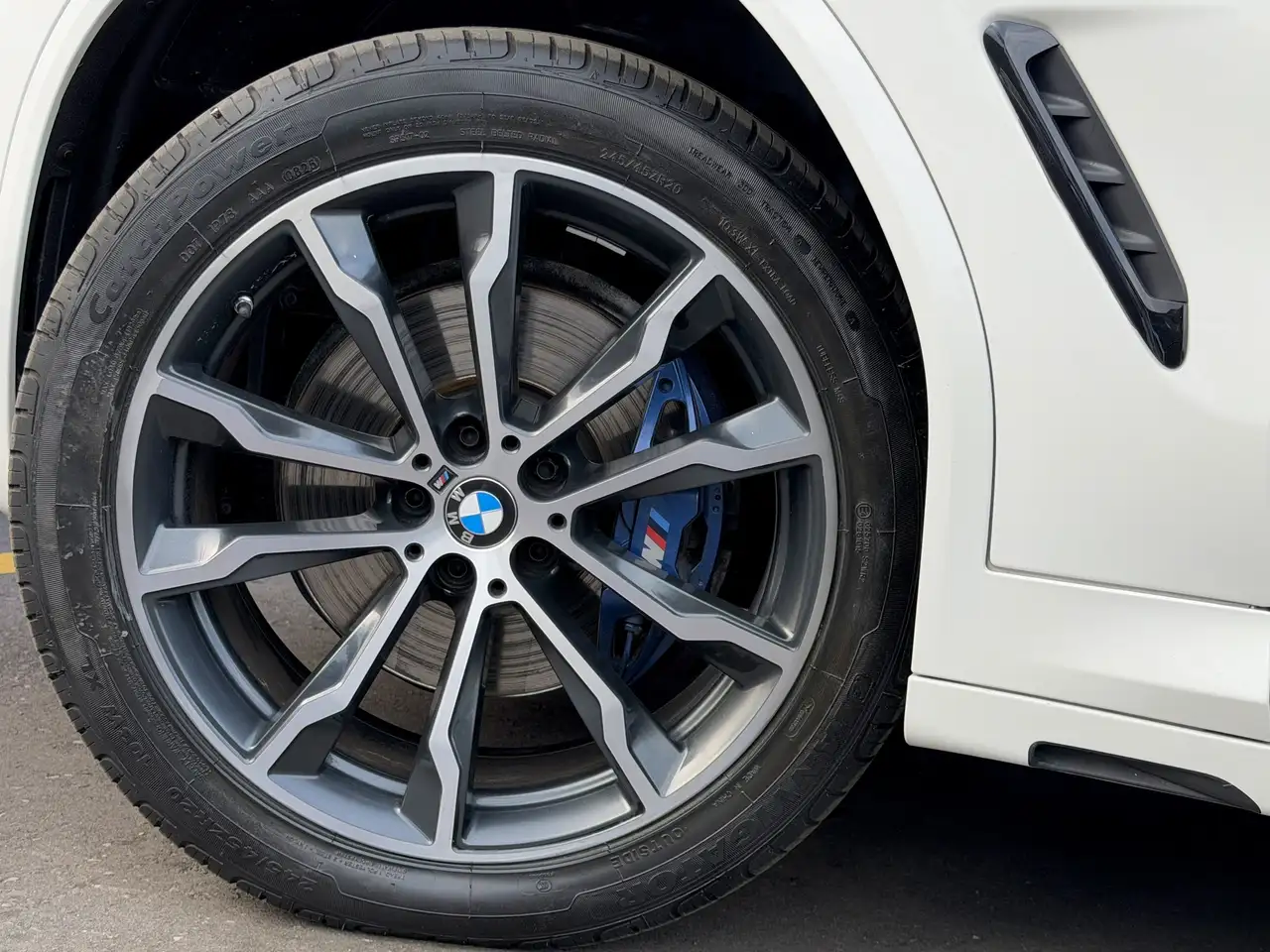 BMW X4 photo BMW X4